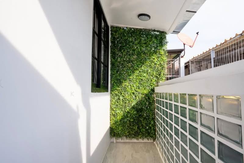 For Rent: Newly Renovated, Pet-Friendly House Near BTS Skytrain – Phra Khanong BTS Station (SPSSR164, Bangkok, ปรีดี พนมยงค์ 42, Khlong Tan Nua, Watthana, Bangkok, 3 Bedrooms, 160 sqm, Townhouse For Rent, by Khun Poon, 500236383 - DDproperty.com