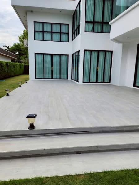 The Village Housing Estate by Horseshoe Point, Chon Buri (Pattaya), Toongklom-Huaytanoo Road, Nong Pru, Bang Lamung (Pattaya), Chon Buri (Pattaya), 4 Bedrooms, 550 sqm, Single Detached House For Sale, by Nisrine Kadeyyam, 500236389 - DDproperty.com