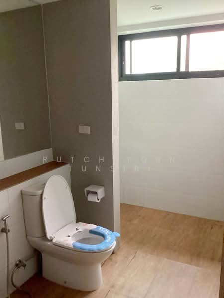 บ้านในโครงการ ให้เช่า – ใกล้โรงเรียนนานาชาติ Meritton British ค่าเช่า 50,000 บาท / เดือน No.9H1032, Chiang Mai, Nong Kwai, Hang Dong, Chiang Mai, 4 Bedrooms, 200 sqm, Single Detached House For Rent, by Rutchaporn Tunsiri, 500236391 - DDproperty.com