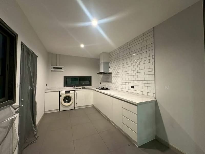 undefined, Chon Buri (Pattaya), Bang Lamung, Bang Lamung (Pattaya), Chon Buri (Pattaya), 4 Bedrooms, 325 sqm, Single Detached House For Sale, by Nisrine Kadeyyam, 500236449 - DDproperty.com