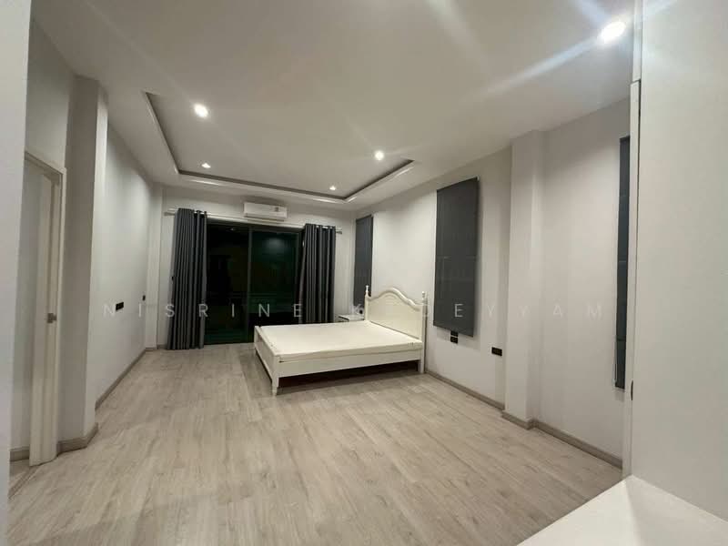 undefined, Chon Buri (Pattaya), Bang Lamung, Bang Lamung (Pattaya), Chon Buri (Pattaya), 4 Bedrooms, 325 sqm, Single Detached House For Sale, by Nisrine Kadeyyam, 500236449 - DDproperty.com