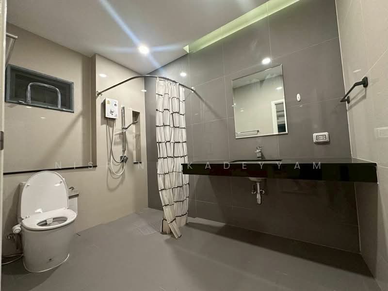 undefined, Chon Buri (Pattaya), Bang Lamung, Bang Lamung (Pattaya), Chon Buri (Pattaya), 4 Bedrooms, 325 sqm, Single Detached House For Sale, by Nisrine Kadeyyam, 500236449 - DDproperty.com