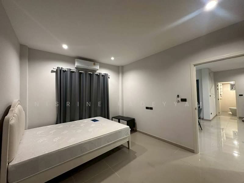 undefined, Chon Buri (Pattaya), Bang Lamung, Bang Lamung (Pattaya), Chon Buri (Pattaya), 4 Bedrooms, 325 sqm, Single Detached House For Sale, by Nisrine Kadeyyam, 500236449 - DDproperty.com