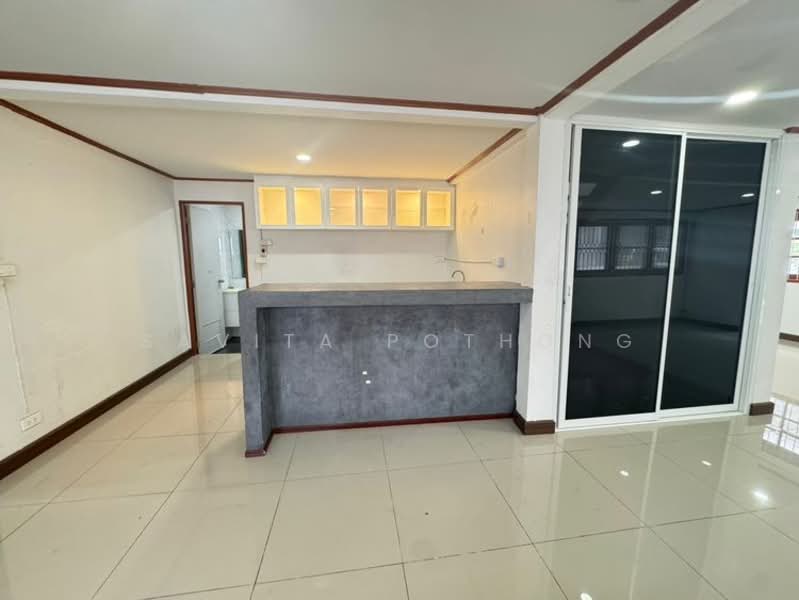 5-BR House, Bangkok, Suan Luang, Suan Luang, Bangkok, 5 Bedrooms, 250 sqm, Single Detached House For Sale, by Savita Pothong, 500236470 - DDproperty.com