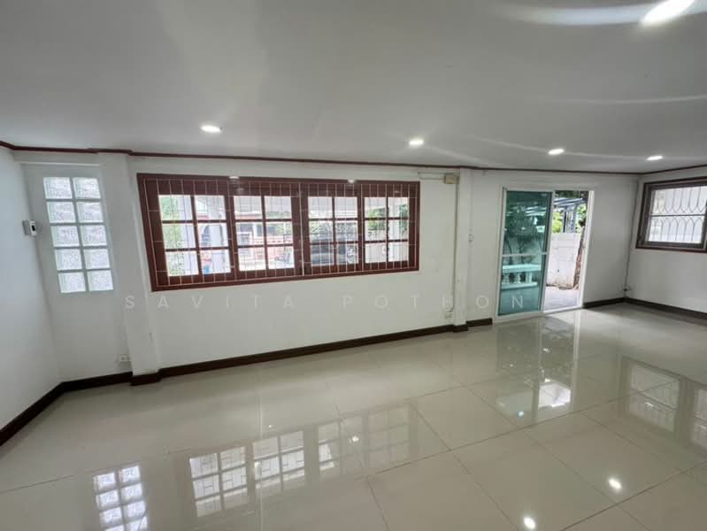5-BR House, Bangkok, Suan Luang, Suan Luang, Bangkok, 5 Bedrooms, 250 sqm, Single Detached House For Sale, by Savita Pothong, 500236470 - DDproperty.com