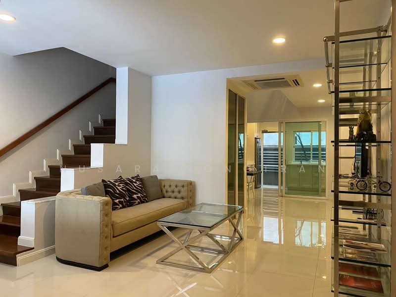 undefined, Bangkok, Khlong Toei, Khlong Toei, Bangkok, 3 Bedrooms, 200 sqm, Townhouse For Rent, by Nusara Rongtran, 500236484 - DDproperty.com