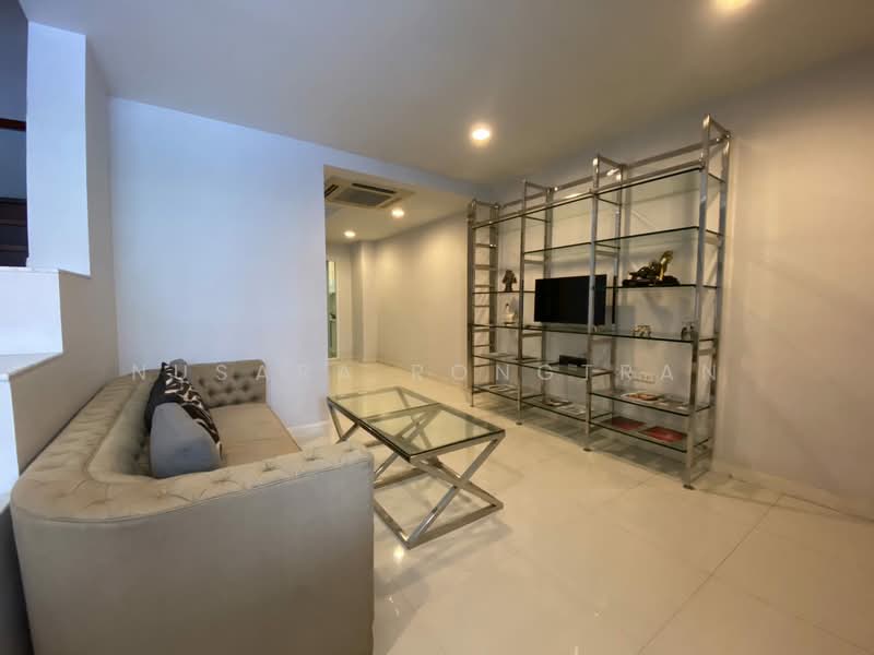 undefined, Bangkok, Khlong Toei, Khlong Toei, Bangkok, 3 Bedrooms, 200 sqm, Townhouse For Rent, by Nusara Rongtran, 500236484 - DDproperty.com