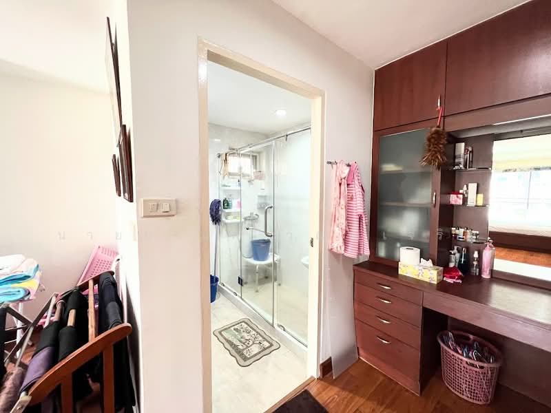 เช่าด่วน ติดรถไฟฟ้าสายสีเหลือง เดินทางสะดวกมาก, Bangkok, Bang Na, Bang Na, Bangkok, 4 Bedrooms, 268 sqm, Single Detached House For Rent, by นายมานพ วุฒฒเจริญ, 500236538 - DDproperty.com