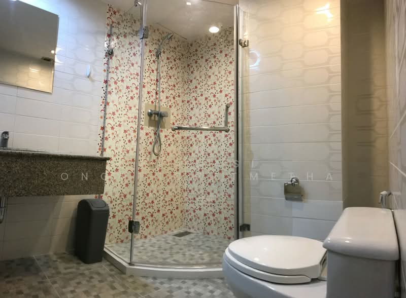 Omni Tower Sukhumvit Nana, Bangkok, 69 Sukhumvit 4 Alley, Khlong Toei, Khlong Toei, Bangkok, 3 Bedrooms, 105 sqm, Condo For Rent, by Pensasi Ongphichetmetha, 500236593 - DDproperty.com