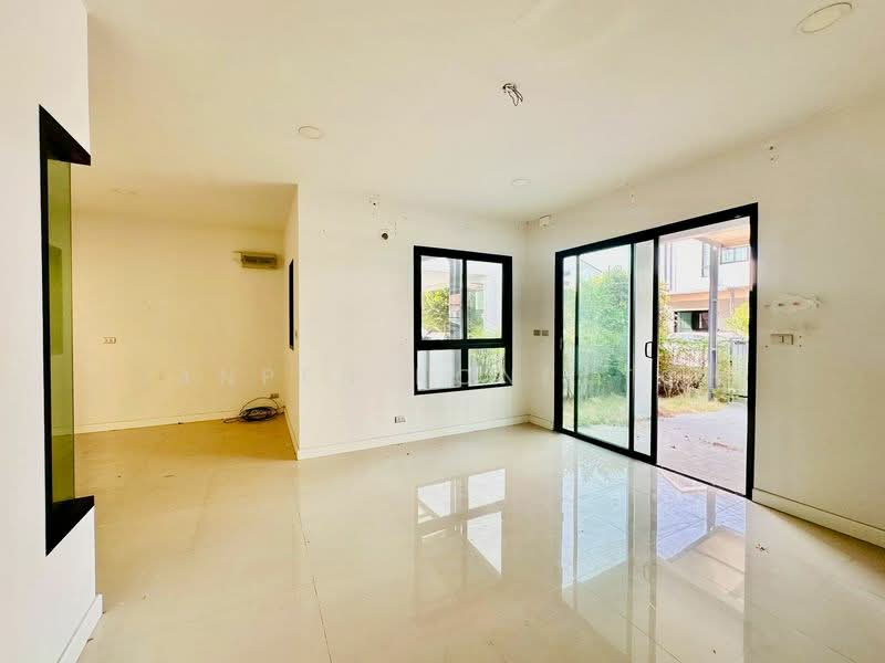 หมู่บ้าน มณีรินทร์ ปาร์ค บางพระ ซอย 8, Chon Buri (Pattaya), Bang Phra, Si Racha, Chon Buri (Pattaya), 3 Bedrooms, 108 sqm, Semi-Detached House (Twin House) For Sale, by Janpen Konpetch, 500236656 - DDproperty.com