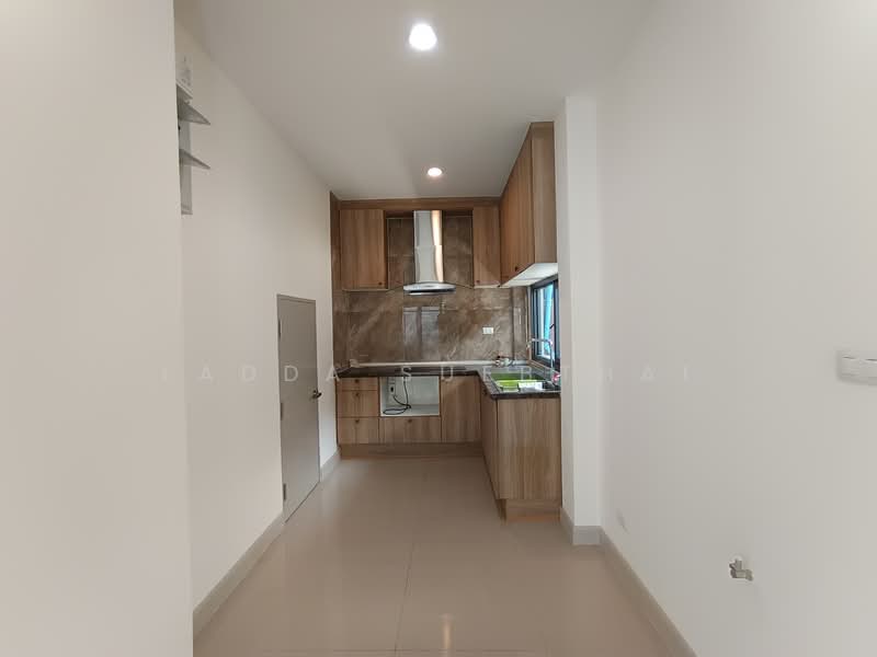 Baan Klang Muang The Edition Rama 9-Pattanakarn, Bangkok, Motorway Road, Prawet, Prawet, Bangkok, 4 Bedrooms, 222 sqm, Townhouse For Sale, by Ladda Suebthai, 500236663 - DDproperty.com