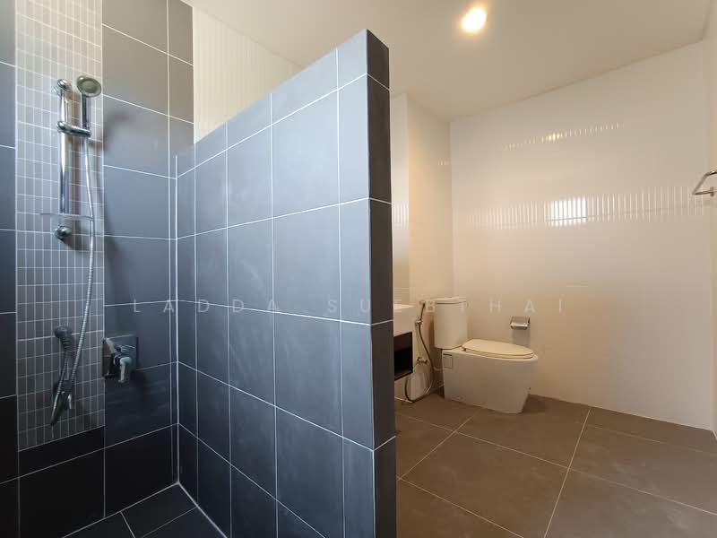 Baan Klang Muang The Edition Rama 9-Pattanakarn, Bangkok, Motorway Road, Prawet, Prawet, Bangkok, 4 Bedrooms, 222 sqm, Townhouse For Sale, by Ladda Suebthai, 500236663 - DDproperty.com