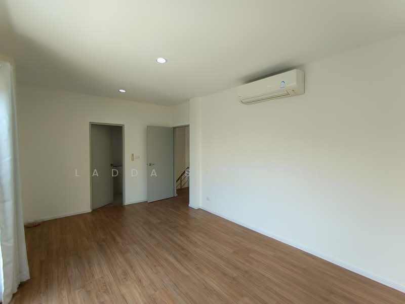 Baan Klang Muang The Edition Rama 9-Pattanakarn, Bangkok, Motorway Road, Prawet, Prawet, Bangkok, 4 Bedrooms, 222 sqm, Townhouse For Sale, by Ladda Suebthai, 500236663 - DDproperty.com