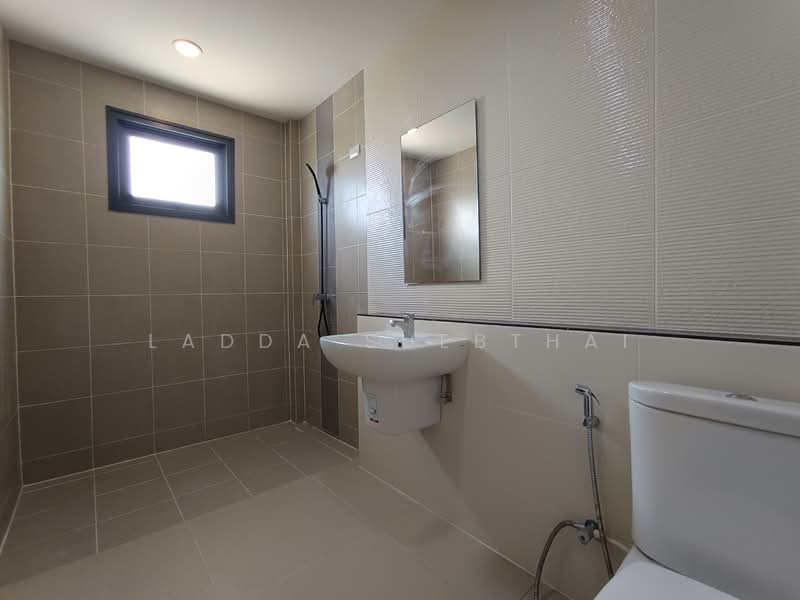 Baan Klang Muang The Edition Rama 9-Pattanakarn, Bangkok, Motorway Road, Prawet, Prawet, Bangkok, 4 Bedrooms, 222 sqm, Townhouse For Sale, by Ladda Suebthai, 500236663 - DDproperty.com