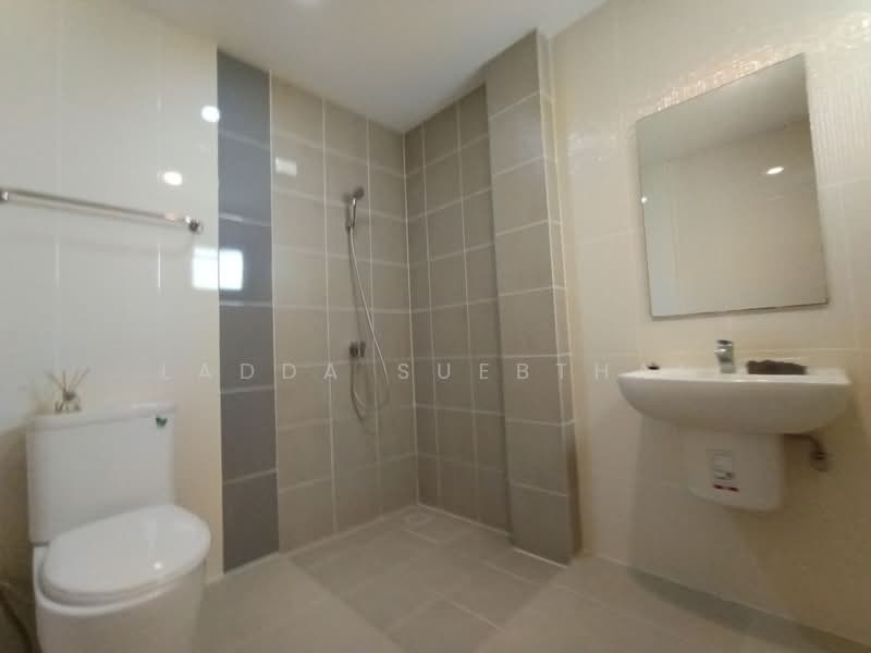 Baan Klang Muang The Edition Rama 9-Pattanakarn, Bangkok, Motorway Road, Prawet, Prawet, Bangkok, 4 Bedrooms, 222 sqm, Townhouse For Sale, by Ladda Suebthai, 500236663 - DDproperty.com