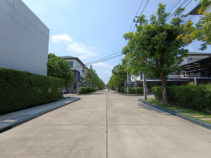 Baan Klang Muang The Edition Rama 9-Pattanakarn : บ้านกลางเมือง ดิ อิดิชั่น พระราม 9-พัฒนาการ, กรุงเทพ, ถนนเลียบมอเตอร์เวย์, ประเวศ, ประเวศ, กรุงเทพ, 222 ตร.ม., ทาวน์เฮ้าส์ ขาย, โดย Ladda Suebthai, 500236663 - DDproperty.com