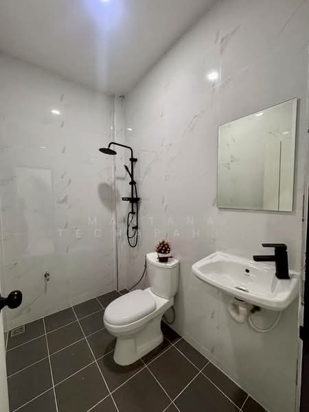 undefined, Chon Buri (Pattaya), Nong Pru, Bang Lamung (Pattaya), Chon Buri (Pattaya), 3 Bedrooms, 150 sqm, Townhouse For Rent, by Mantana Techapahaphong, 500236702 - DDproperty.com