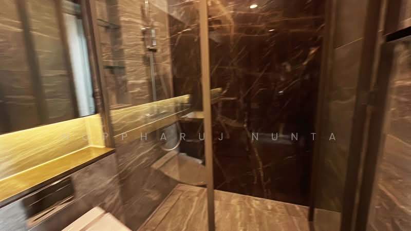 The Esse Sukhumvit 36, Bangkok, Soi Sukhumvit 36, Sukhumvit Road, Phra Kanong, Khlong Toei, Bangkok, 1 Bedroom, 38 sqm, Condo For Rent, by Noppharuj Nunta, 500236729 - DDproperty.com