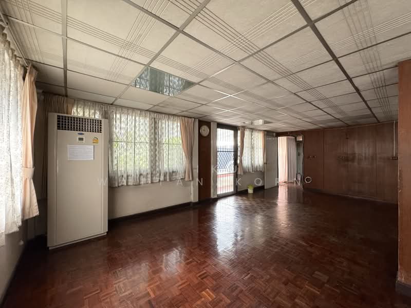 Detached house on Soi Narathiwas 15, Only 1.1 km BTS Chong Nonsi, Bangkok, Thung Maha Mek, Sathon, Bangkok, 3 Bedrooms, 300 sqm, Single Detached House For Rent, by Sirikul Wattanakorn, 500236961 - DDproperty.com