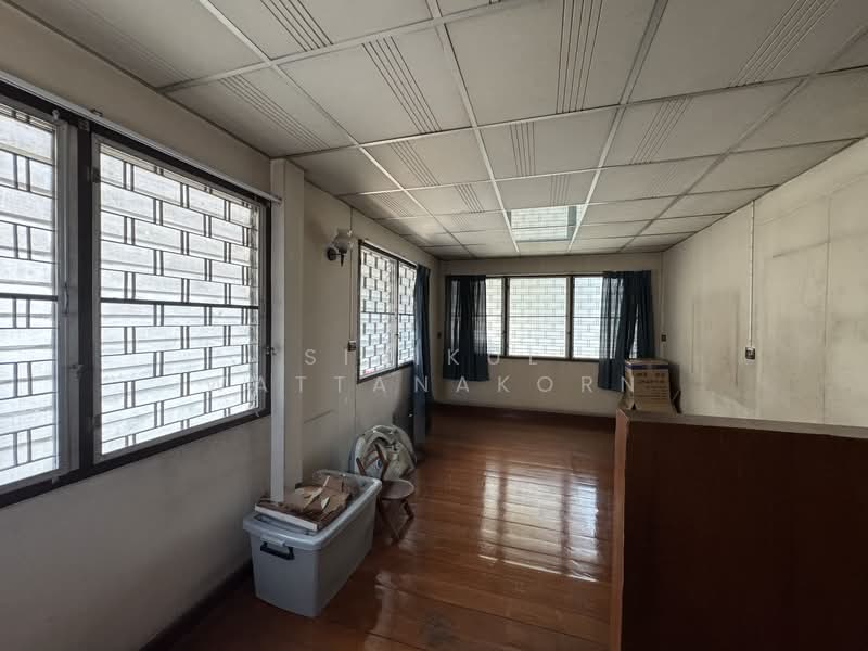 Detached house on Soi Narathiwas 15, Only 1.1 km BTS Chong Nonsi, Bangkok, Thung Maha Mek, Sathon, Bangkok, 3 Bedrooms, 300 sqm, Single Detached House For Rent, by Sirikul Wattanakorn, 500236961 - DDproperty.com