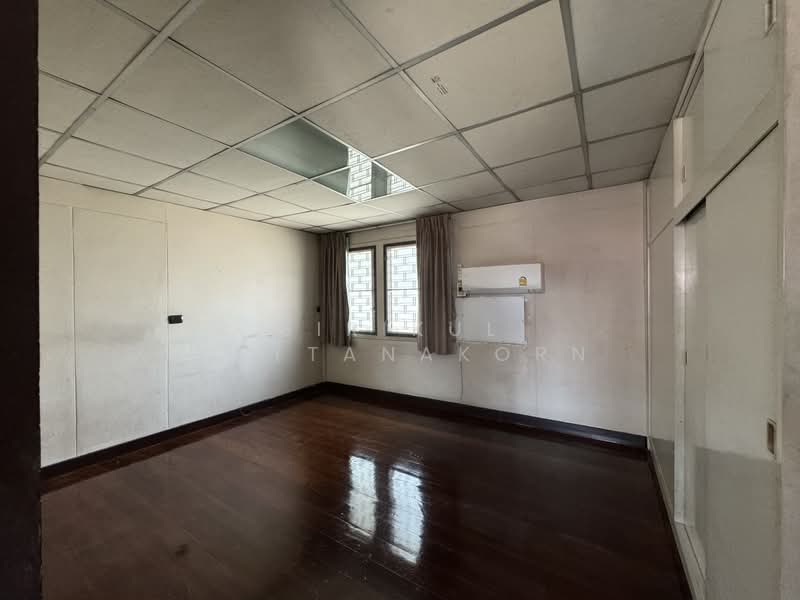 Detached house on Soi Narathiwas 15, Only 1.1 km BTS Chong Nonsi, Bangkok, Thung Maha Mek, Sathon, Bangkok, 3 Bedrooms, 300 sqm, Single Detached House For Rent, by Sirikul Wattanakorn, 500236961 - DDproperty.com