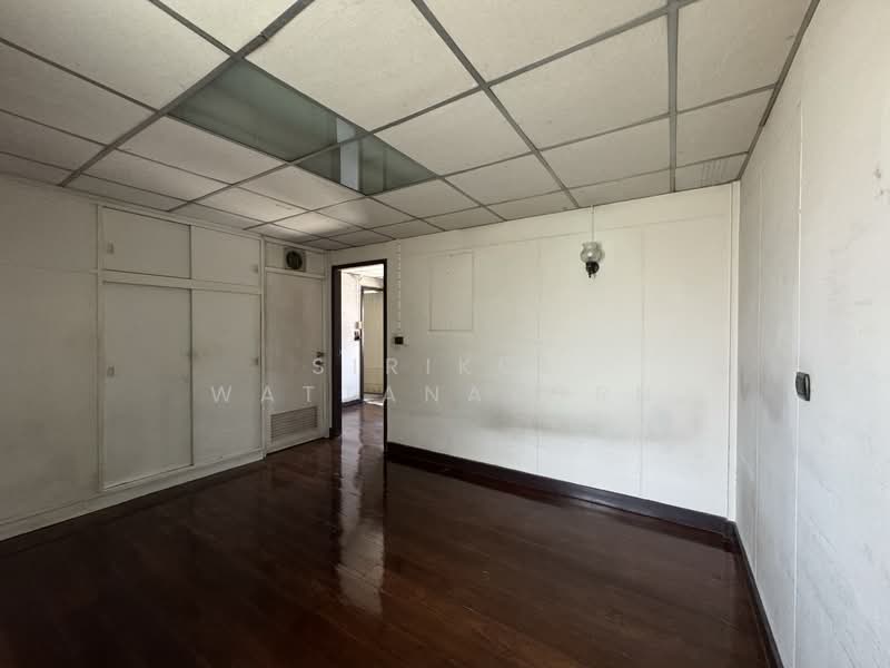 Detached house on Soi Narathiwas 15, Only 1.1 km BTS Chong Nonsi, Bangkok, Thung Maha Mek, Sathon, Bangkok, 3 Bedrooms, 300 sqm, Single Detached House For Rent, by Sirikul Wattanakorn, 500236961 - DDproperty.com