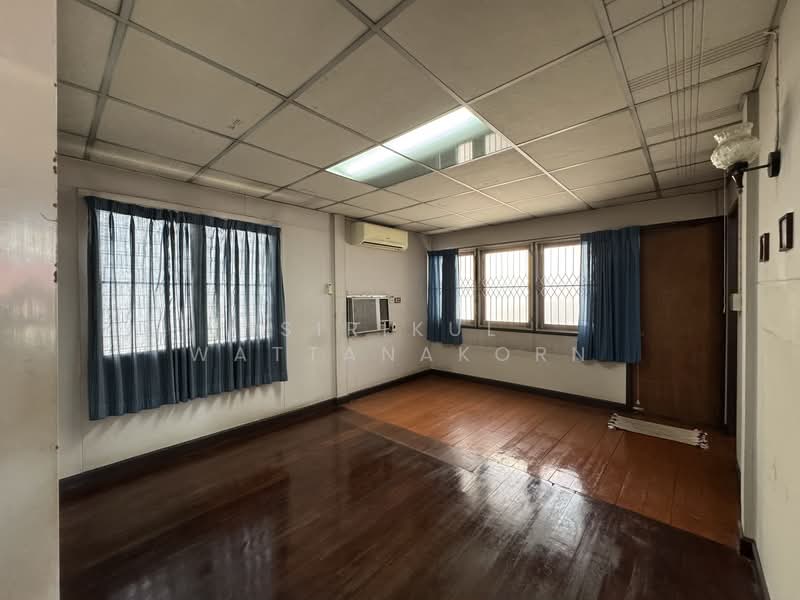 Detached house on Soi Narathiwas 15, Only 1.1 km BTS Chong Nonsi, Bangkok, Thung Maha Mek, Sathon, Bangkok, 3 Bedrooms, 300 sqm, Single Detached House For Rent, by Sirikul Wattanakorn, 500236961 - DDproperty.com