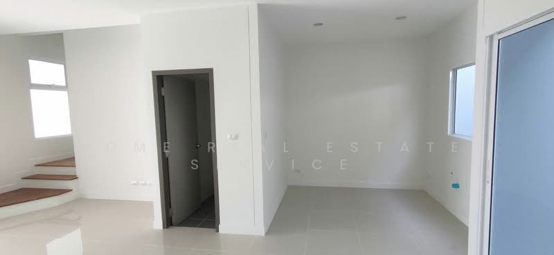 Sammakorn Avenue Suvarnabhumi, Bangkok, Rural Development 3 Khlong Song Ton Noon, Khlong Song Ton Nun, Lat Krabang, Bangkok, 4 Bedrooms, 175 sqm, Townhouse For Sale, by HOME Real Estate Service, 500236987 - DDproperty.com