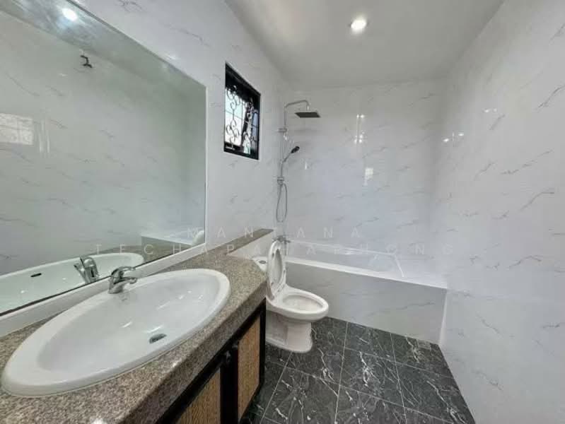 undefined, Chon Buri (Pattaya), Nong Pru, Bang Lamung (Pattaya), Chon Buri (Pattaya), 5 Bedrooms, 260 sqm, Single Detached House For Rent, by Mantana Techapahaphong, 500237040 - DDproperty.com