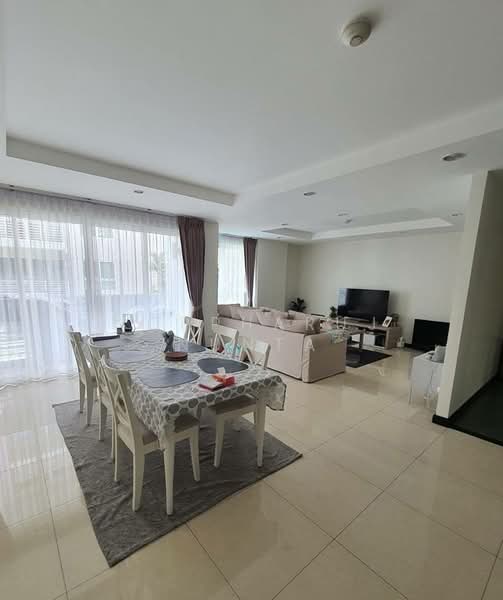 The Avenue Sukumvit 61, Bangkok, Sukhumvit 61, Khlong Tan Nua, Watthana, Bangkok, 3 Bedrooms, 190 sqm, Condo For Sale, by Noppharuj Nunta, 500237044 - DDproperty.com