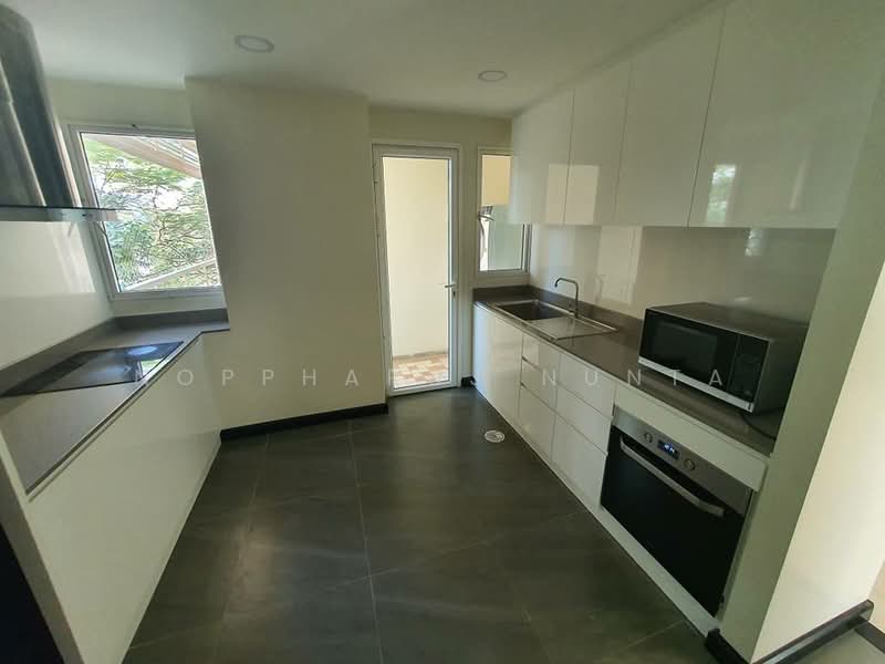 The Avenue Sukumvit 61, Bangkok, Sukhumvit 61, Khlong Tan Nua, Watthana, Bangkok, 3 Bedrooms, 190 sqm, Condo For Sale, by Noppharuj Nunta, 500237044 - DDproperty.com