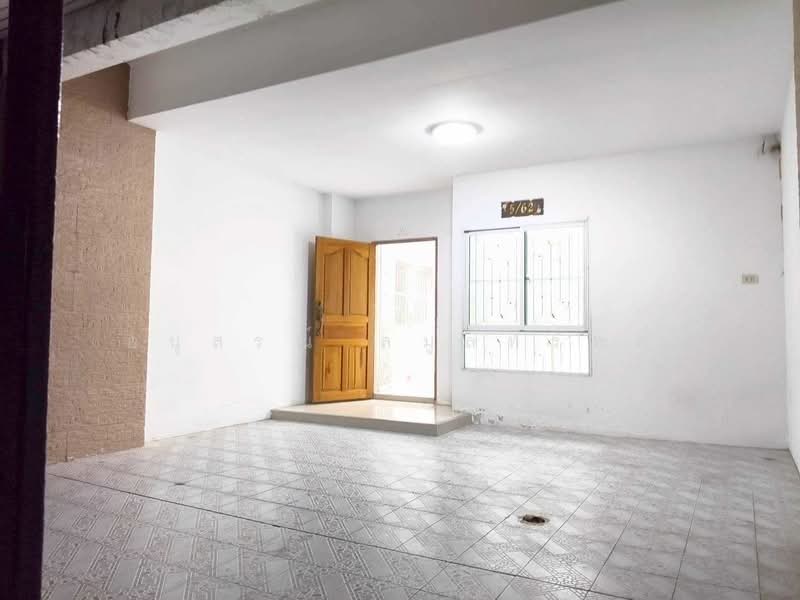 โฮมอินทาวน์, Bangkok, Si Khan, Don Mueang, Bangkok, 4 Bedrooms, 143 sqm, Townhouse For Sale, by อนุสรณ์ ลมูลทรัพย์, 500237050 - DDproperty.com