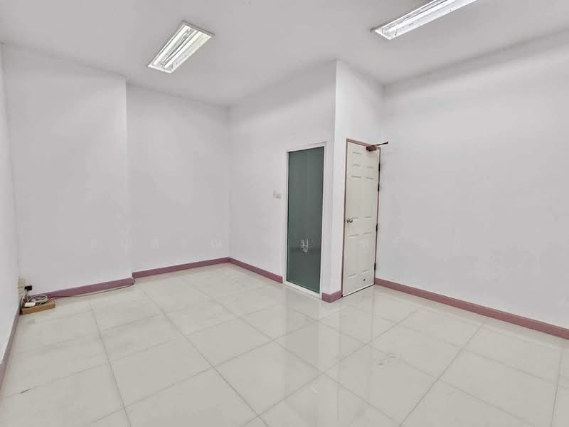 โฮมอินทาวน์, Bangkok, Si Khan, Don Mueang, Bangkok, 4 Bedrooms, 143 sqm, Townhouse For Sale, by อนุสรณ์ ลมูลทรัพย์, 500237050 - DDproperty.com