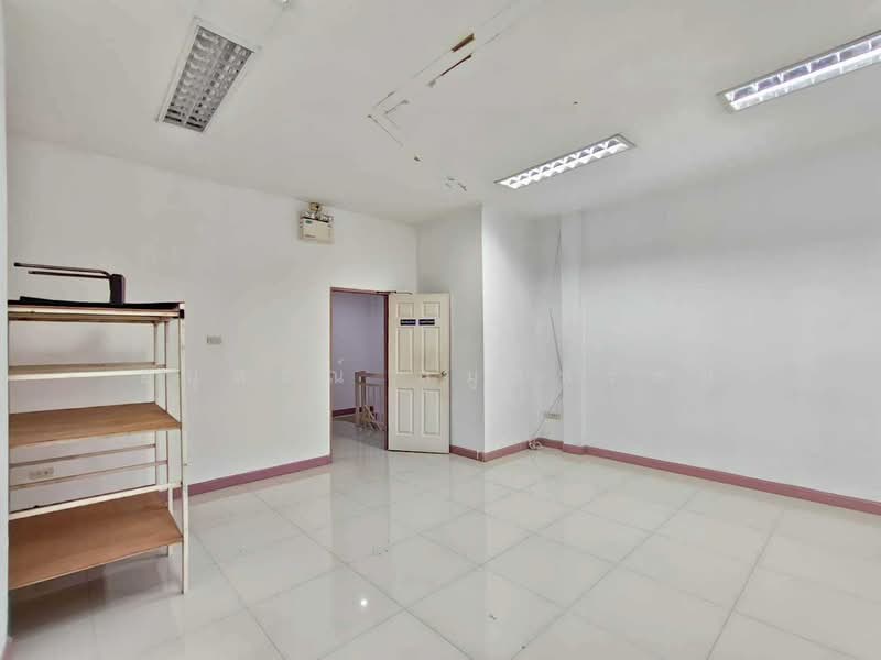 โฮมอินทาวน์, Bangkok, Si Khan, Don Mueang, Bangkok, 4 Bedrooms, 143 sqm, Townhouse For Sale, by อนุสรณ์ ลมูลทรัพย์, 500237050 - DDproperty.com