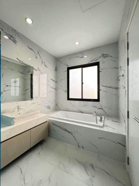 Chewarom Nakhon In, Nonthaburi, นครอินทร์, Bang Khanun, Bang Kruai, Nonthaburi, 4 Bedrooms, 247 sqm, Single Detached House For Sale, by นิวเยียร์, 500237060 - DDproperty.com