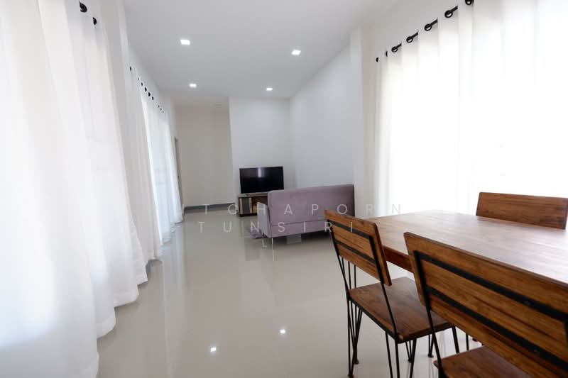 บ้านในโครงการ ให้เช่า ใกล้กาดฝรั่ง เพียง 5 นาที ค่าเช่า 25,000 บาท / เดือน รหัสทรัพย์ : No.14H185, Chiang Mai, Ban Waen, Hang Dong, Chiang Mai, 3 Bedrooms, 112 sqm, Single Detached House For Rent, by Rutchaporn Tunsiri, 500237229 - DDproperty.com