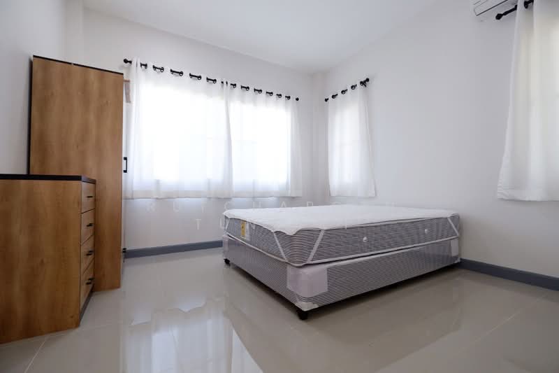 บ้านในโครงการ ให้เช่า ใกล้กาดฝรั่ง เพียง 5 นาที ค่าเช่า 25,000 บาท / เดือน รหัสทรัพย์ : No.14H185, Chiang Mai, Ban Waen, Hang Dong, Chiang Mai, 3 Bedrooms, 112 sqm, Single Detached House For Rent, by Rutchaporn Tunsiri, 500237229 - DDproperty.com