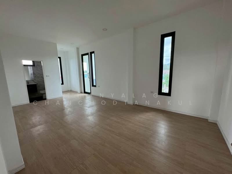 6-BR House, Chon Buri (Pattaya), Huai Kapi, Muang Chon Buri, Chon Buri (Pattaya), 6 Bedrooms, 330 sqm, Single Detached House For Sale, by Thanyalag Chanchodtanakul, 500237340 - DDproperty.com