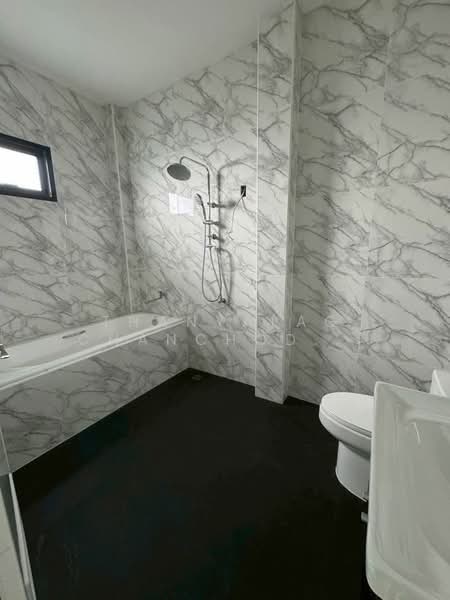 6-BR House, Chon Buri (Pattaya), Huai Kapi, Muang Chon Buri, Chon Buri (Pattaya), 6 Bedrooms, 330 sqm, Single Detached House For Sale, by Thanyalag Chanchodtanakul, 500237340 - DDproperty.com