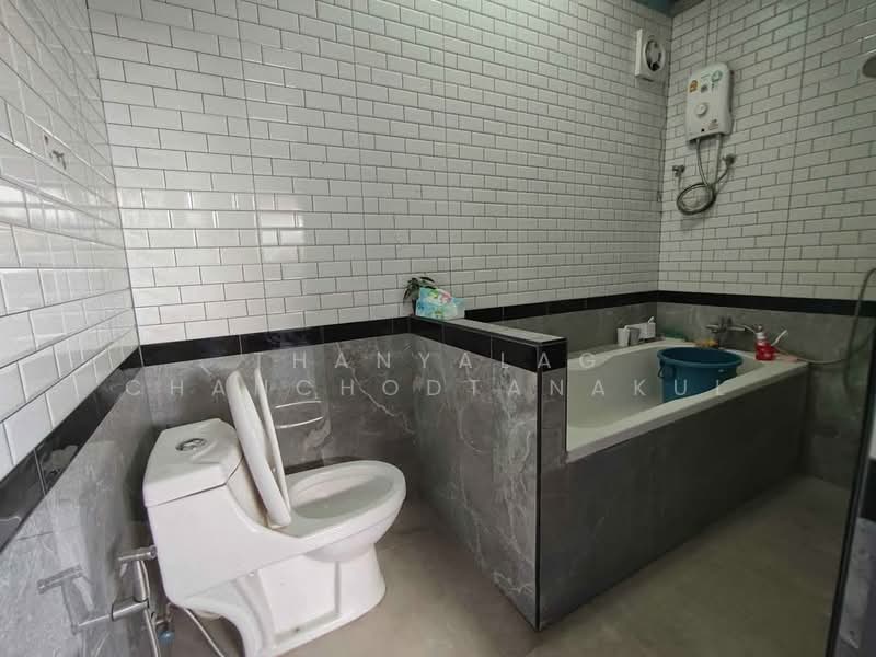 5-BR House, Chon Buri (Pattaya), Bueng, Si Racha, Chon Buri (Pattaya), 5 Bedrooms, 377 sqm, Single Detached House For Sale, by Thanyalag Chanchodtanakul, 500237380 - DDproperty.com