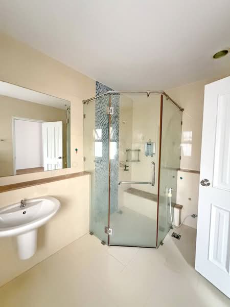 ให้เช่า ทาวน์โฮม 3 ชั้น ถนนราชพฤกษ์ ใกล้ BTS บางหว้า 400 เมตร, Bangkok, Bang Wa, Phasi Charoen, Bangkok, 3 Bedrooms, 300 sqm, Townhouse For Rent, by Noppawan Ruangdech, 500237390 - DDproperty.com