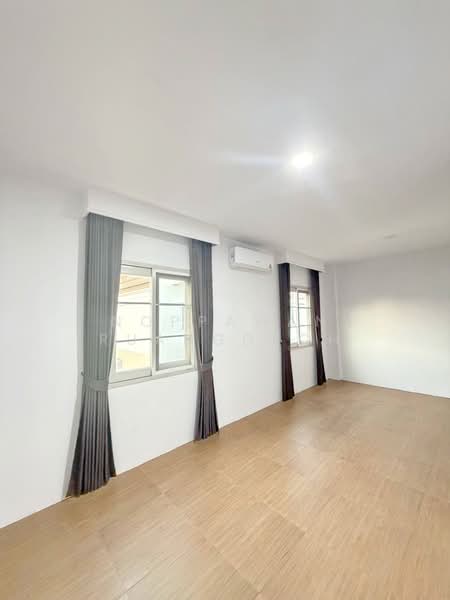 ให้เช่า ทาวน์โฮม 3 ชั้น ถนนราชพฤกษ์ ใกล้ BTS บางหว้า 400 เมตร, Bangkok, Bang Wa, Phasi Charoen, Bangkok, 3 Bedrooms, 300 sqm, Townhouse For Rent, by Noppawan Ruangdech, 500237390 - DDproperty.com