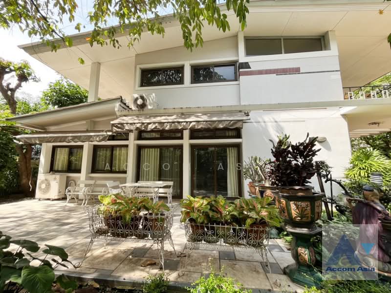 House with garden, spacious area, quiet alley atmosphere in Sukhumvit, Bangkok, Khlong Tan Nua, Watthana, Bangkok, 3 Bedrooms, 480 sqm, Single Detached House For Rent, by Accom Asia, 500237459 - DDproperty.com