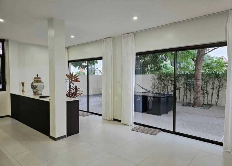 Phutara Estate, Chon Buri (Pattaya), 99 Pattanakarn Road, Nong Pru, Bang Lamung (Pattaya), Chon Buri (Pattaya), 6 Bedrooms, 600 sqm, Villa For Sale, by Thitiporn Pawikham, 500237497 - DDproperty.com