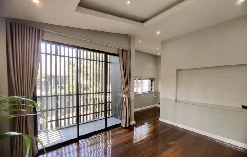 Pool villa in Onnut 17, Suitable for office or residential use, 6 car parks plus 5 more around, Bangkok, Onnut, Prawet, Prawet, Bangkok, , 260 sqm, Office Space For Sale, by Sirikul Wattanakorn, 500237594 - DDproperty.com