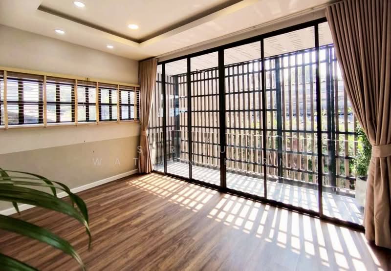 Pool villa in Onnut 17, Suitable for office or residential use, 6 car parks plus 5 more around, Bangkok, Onnut, Prawet, Prawet, Bangkok, , 260 sqm, Office Space For Sale, by Sirikul Wattanakorn, 500237594 - DDproperty.com