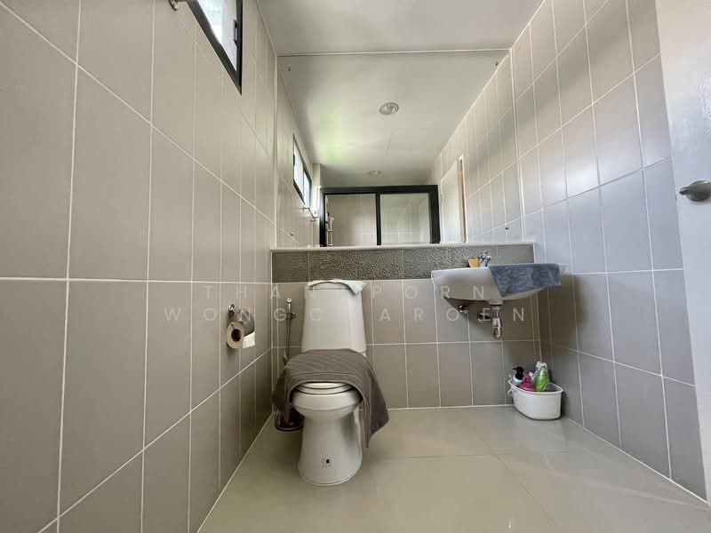 Baan Klang Muang Rattanathibet, Nonthaburi, Soi Liang Mueang Nonthaburi 10, Bang Kra So, Muang Nonthaburi, Nonthaburi, 3 Bedrooms, 198 sqm, Townhouse For Sale, by Thanaporn Wongcharoen, 500237614 - DDproperty.com