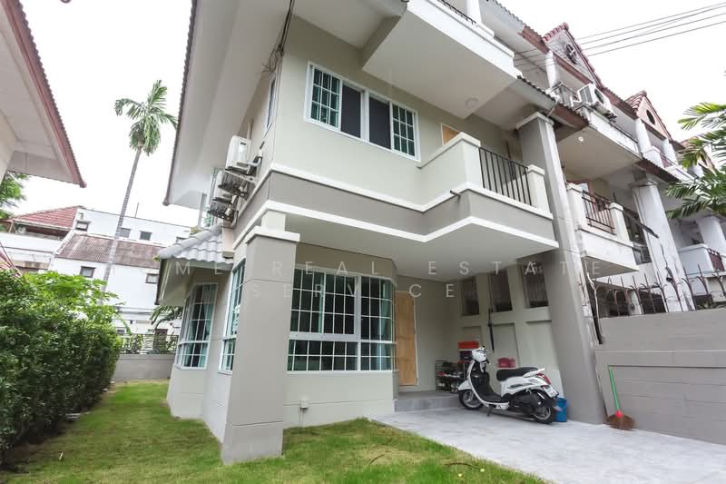 Baan Lat Dao, Bangkok, Soi Baan Lat Dao, Bang Na, Bang Na, Bangkok, 3 Bedrooms, 140 sqm, Townhouse For Sale, by HOME Real Estate Service, 500237720 - DDproperty.com