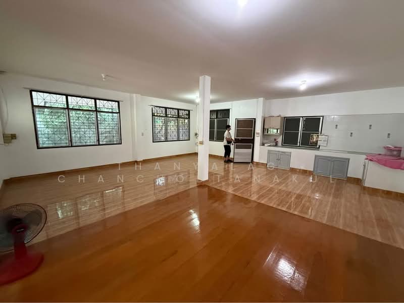 ขาย - บ้าน 2-ห้องนอน, ชลบุรี