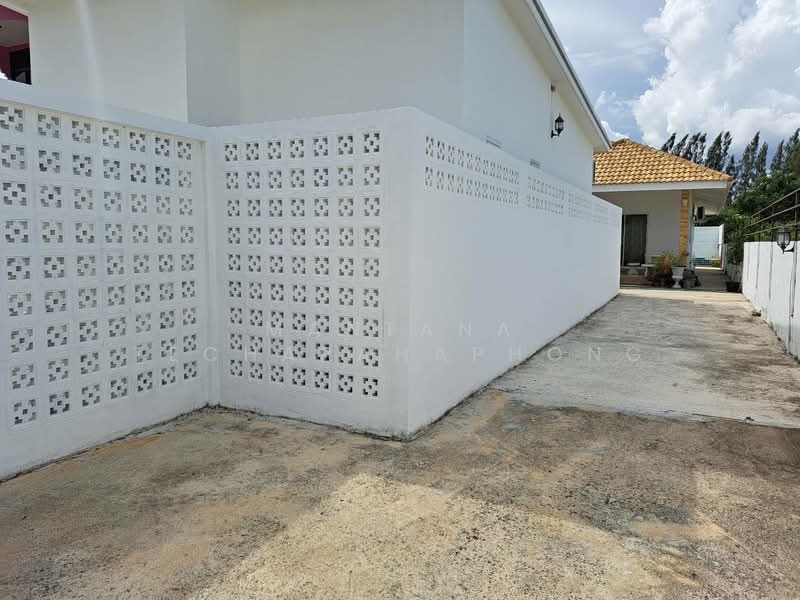 3-BR House, Prachuap Khiri Khan, Nong Kae, Hua Hin, Prachuap Khiri Khan, 3 Bedrooms, 120 sqm, Single Detached House For Rent, by Mantana Techapahaphong, 500237881 - DDproperty.com